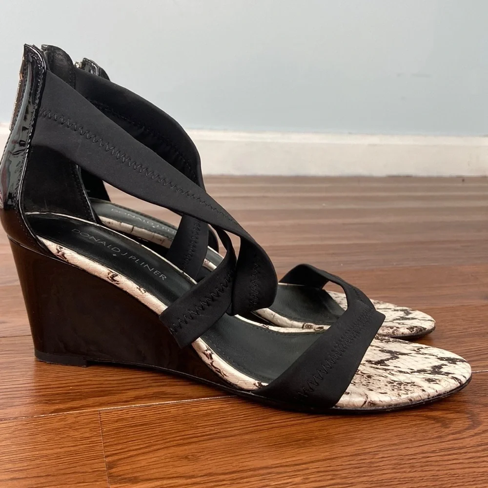 Donald J Pliner Jovia Wedge Cross Strap Sandals Black Size 8